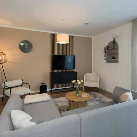 Bohnapartments Haus Zocheblick - 2 Kostenlose Parkplaetze - Sehr Ruhig - 4 Schlafzimmer - Neubau - Vollausstattung - Wlan Hoppegarten