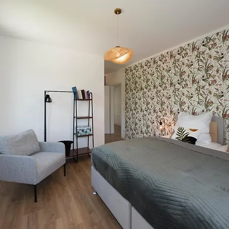 Bohnapartments Haus Zocheblick - 2 Kostenlose Parkplaetze - Sehr Ruhig - 4 Schlafzimmer - Neubau - Vollausstattung - Wlan Hoppegarten